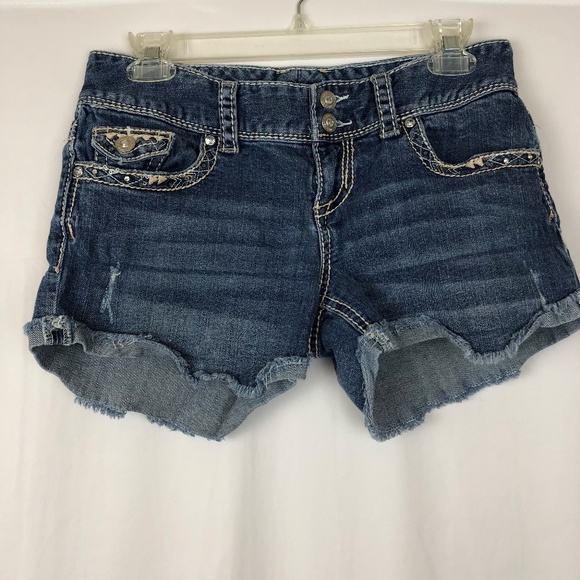♧ Maurices distressed shorts Size 3/4 - Picture 2 of 6
